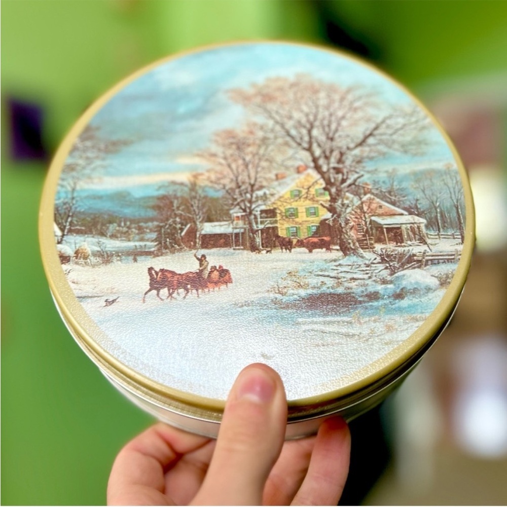 VTG Colonial Snow Winter Town Rustic Village Countryside Decorative Tin Box - Picture 2 of 8